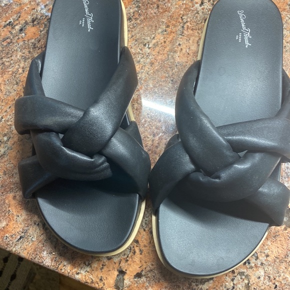 Sandals - Picture 4 of 5